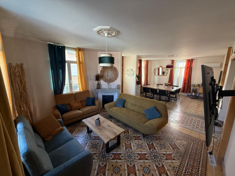 Dans une maison grand appartement F4 centre ville
