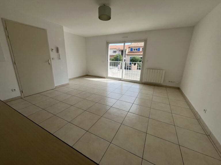 APPARTEMENT de Type F4 + Garage et Jardin