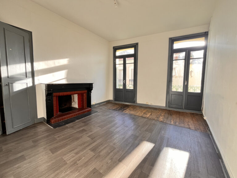 Appartement bourgeois à rénover   Fort potentiel avec possibilité duplex de 120 m2