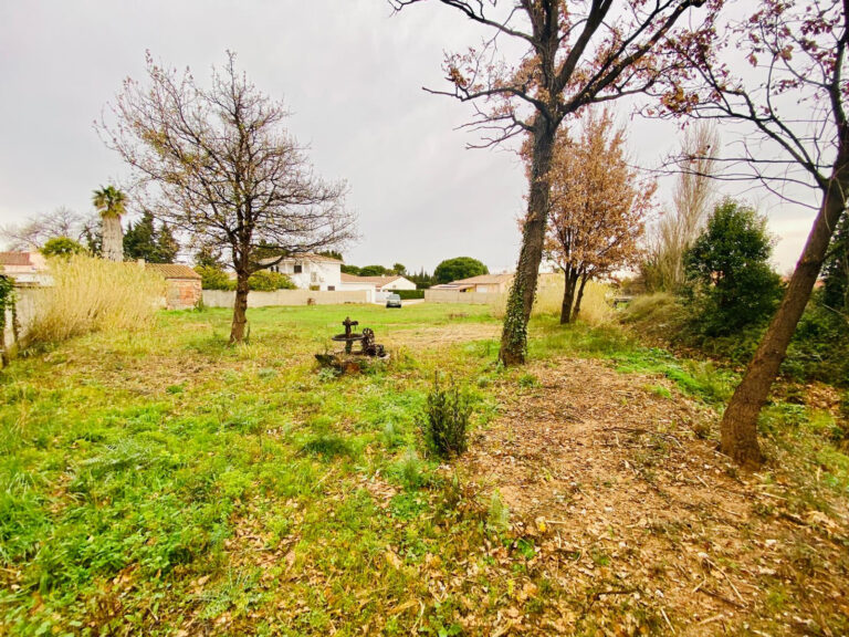 Thuir Hors Lotissement Terrain constructible de 1 844 m2 à voir !