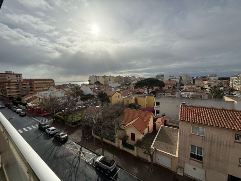 Appartement 2 pièces traversant au 5ème et dernier étage