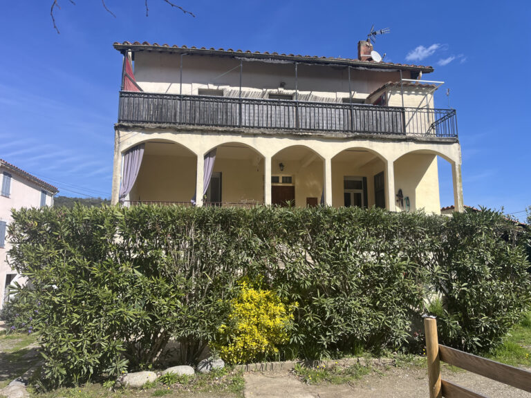 Appartement F4 avec garage proche Céret.