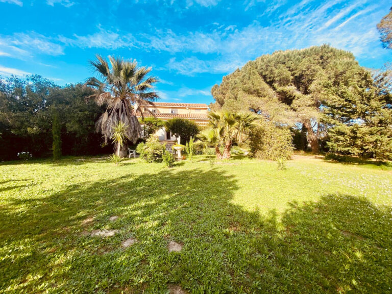 Saint-Cyprien Plage Quartier Golf Beau mas fort potentiel sur 6 895 m2 !