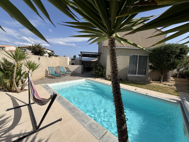 VILLA  5 CHAMBRES AVEC PISCINE