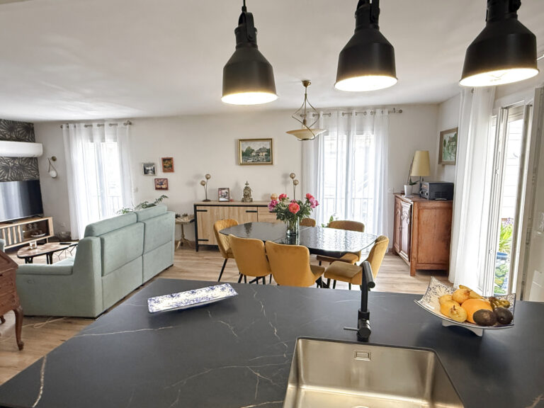 MAISON AVEC GARAGE ET TERRASSES