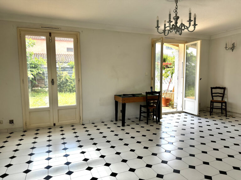 Maison familiale en 3 faces de type T6
