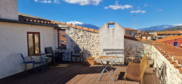 ILLE SUR TET - MAISON DE VILLAGE 231M2 AVEC GARAGE ET 2 TERRASSES VUE DEGAGEE CANIGOU ET ORGUES
