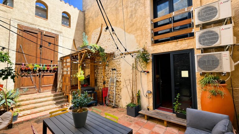 Maison de village atypique avec joli patio