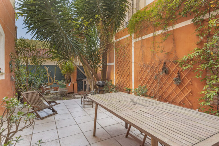 COEUR DE VILLE - APPARTEMENT DE CHARME EN REZ DE JARDIN -  PYRENEES ORIENTALES