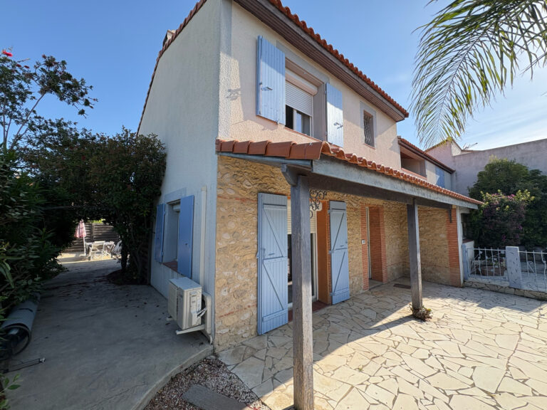 LOCATION LONGUE DUREE - MAISON T5 - GARAGE ET PISCINE - SAINT-CYPRIEN VILLAGE