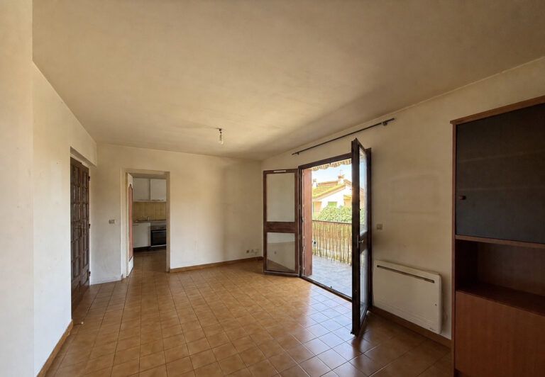 À vendre   Appartement F1 avec terrasse proche centre de Céret