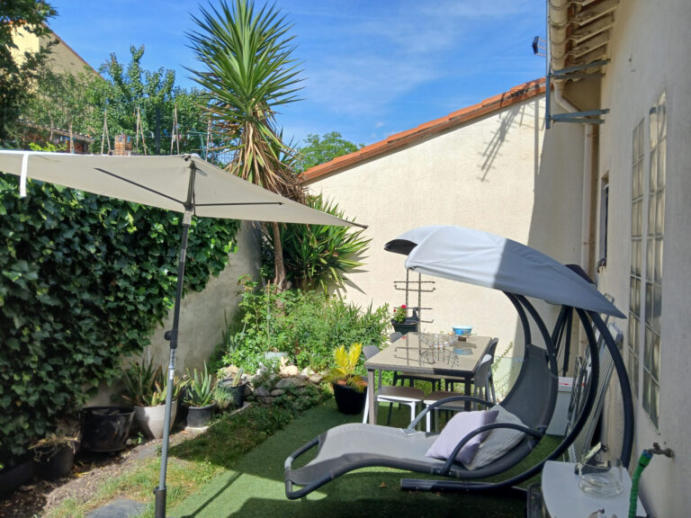 Appt type F2 avec terrasse et jardin