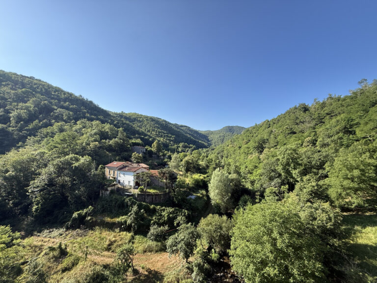Charmante maison de village avec terrasse et vue montagnes   secteur Serralongue