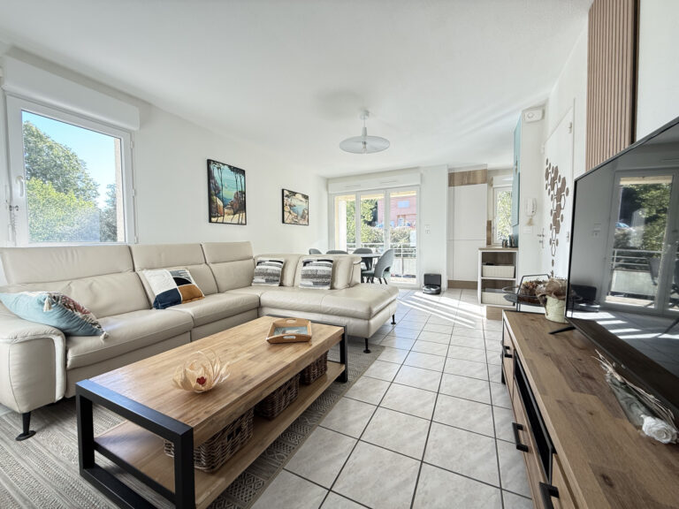 AMÉLIE-LES-BAINS   Élégant appartement rénové avec terrasse couverte et garage