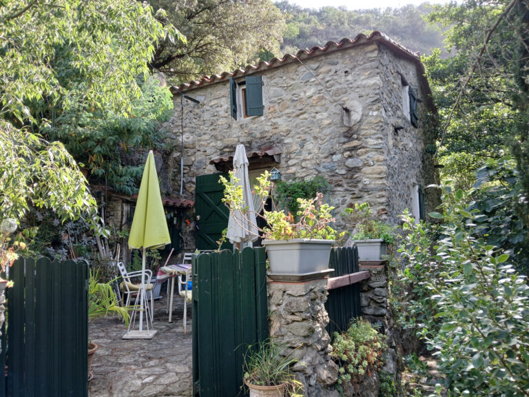 Mas en pierre à Reynes