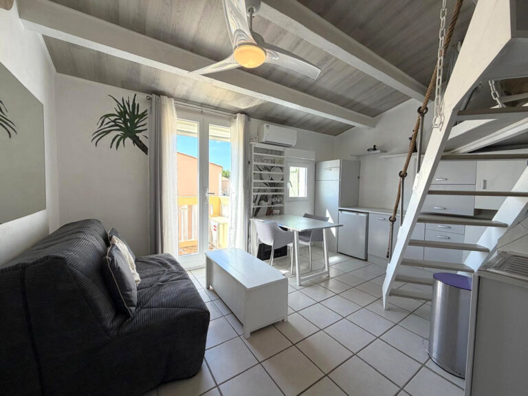 Le Barcarès   Location à l'année meublée   Studio mezzanine libre imméditatement !