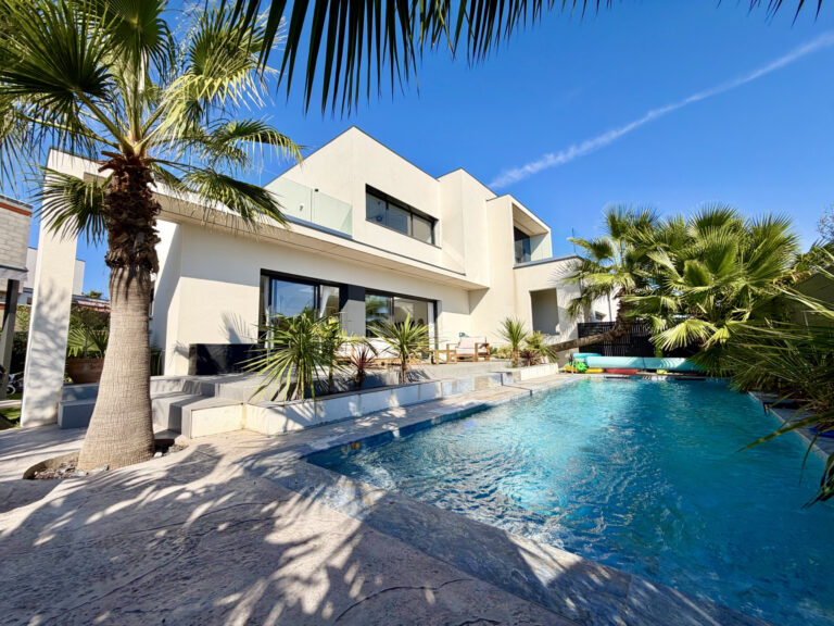Vente Maison 2024 T5 avec garage piscine cuisine été 66750 Saint Cyprien