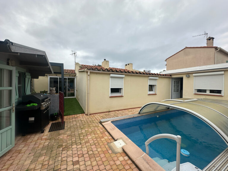 MAISON PLAIN-PIED AVEC STUDIO INDEPENDANT - PISCINE - SAINT-CYPRIEN