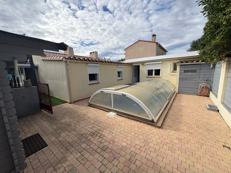 MAISON PLAIN-PIED AVEC STUDIO INDEPENDANT - PISCINE - SAINT-CYPRIEN