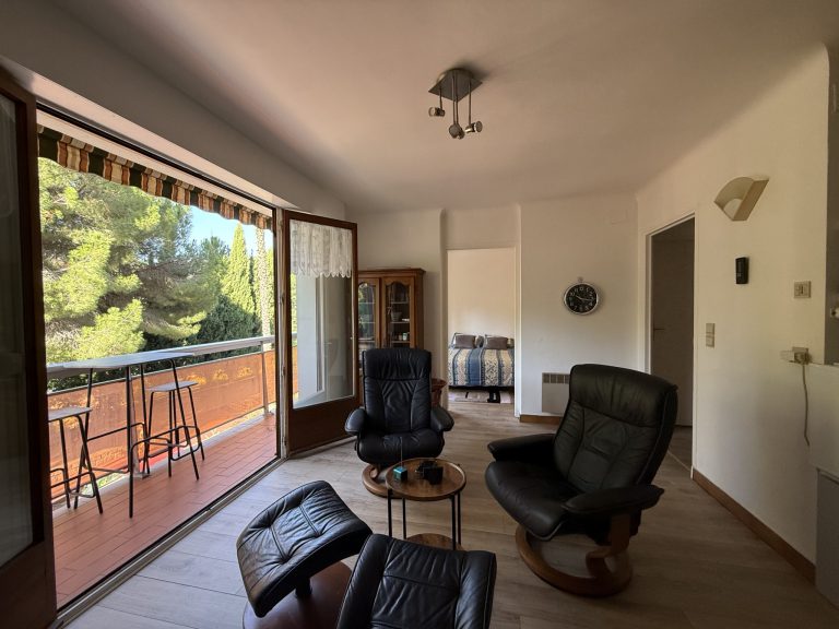 À LOUER APPARTEMENT MEUBLÉ 2EME ETAGE AVEC ASCENSEUR